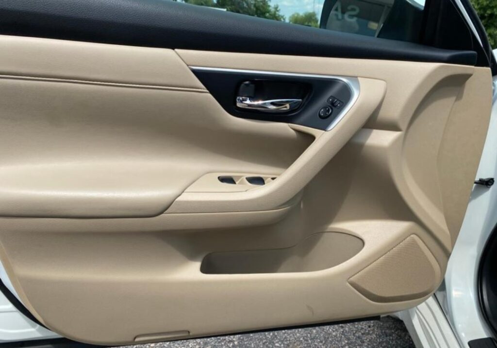 How To Unlock Nissan Altima With Keys Inside? Explained