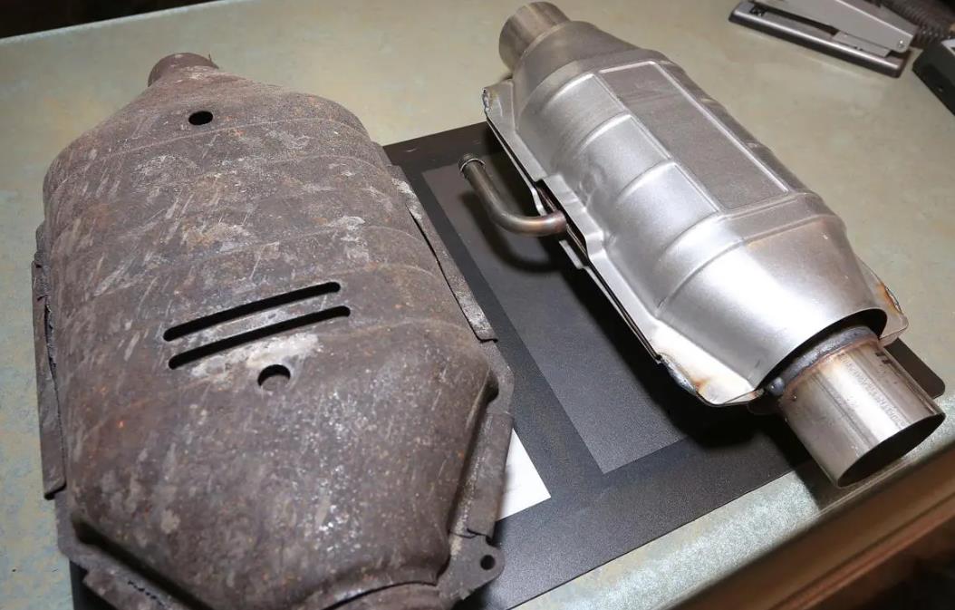 How Many Catalytic Converters Does A Nissan Rogue Have?