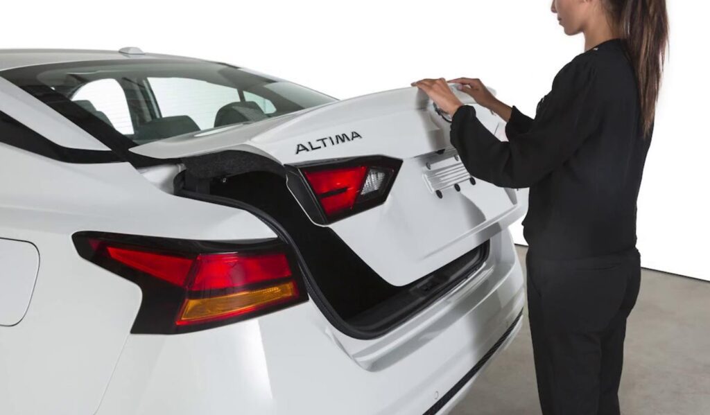 How To Open Nissan Versa Trunk From Inside? Explained