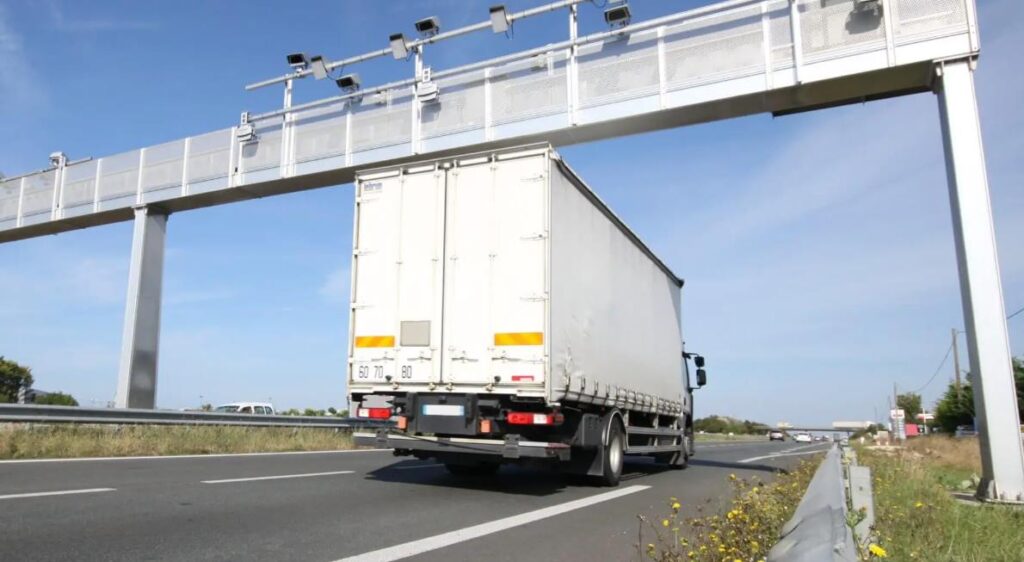 Do Semi Trucks Have Cruise Control? A Complete Breakdown