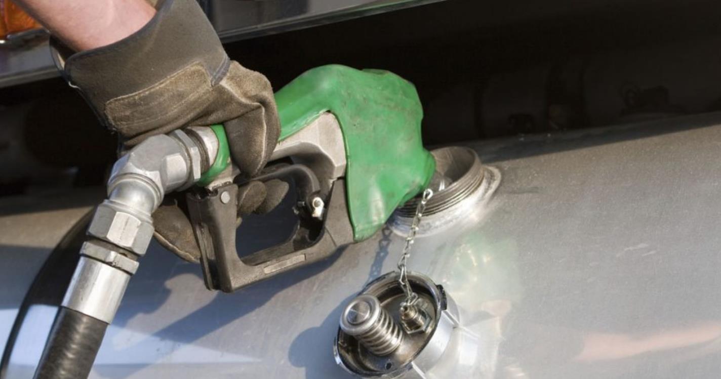 Can You Leave A Diesel Truck Running While Fueling? Answered