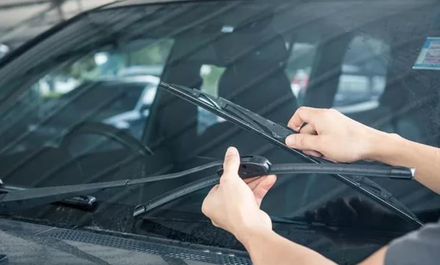 What Size Windshield Wipers For 2015 Nissan Altima? Answered