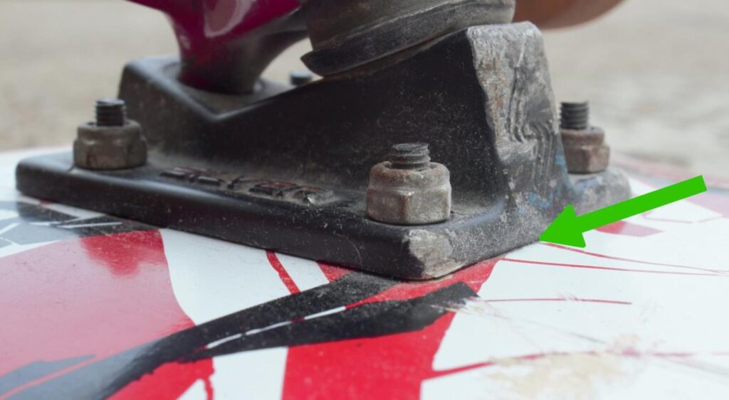 How To Loosen Skateboard Trucks? 4 Easy Steps