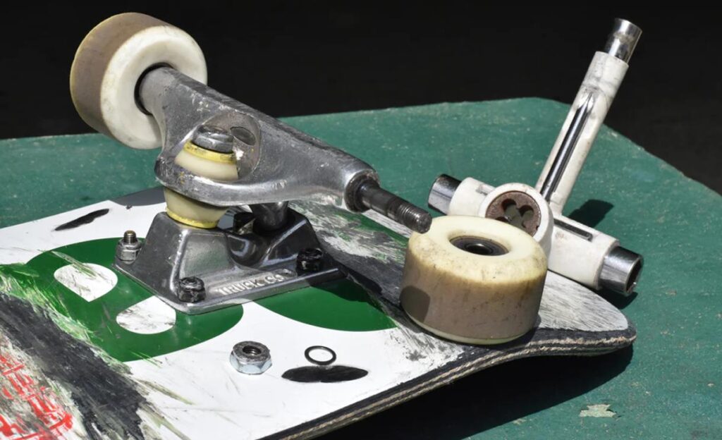 How To Loosen Skateboard Trucks? 4 Easy Steps