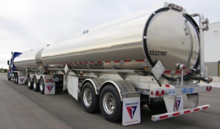 How Many Gallons Of Gas Does A Semi Truck Hold? Answered