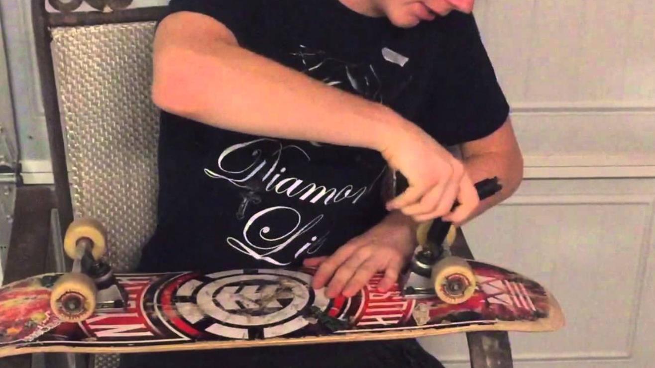 How To Loosen Skateboard Trucks? 4 Easy Steps