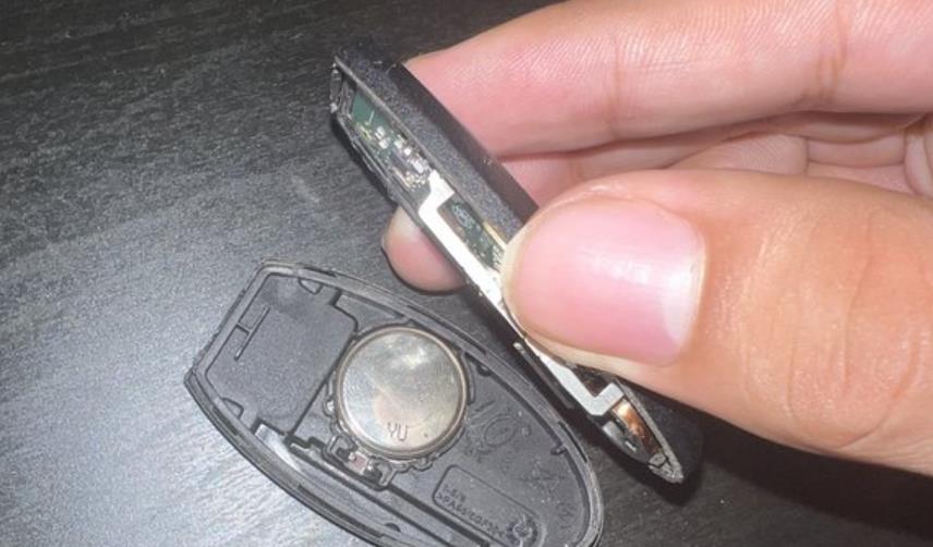 How To Change Key Fob Battery Nissan? Change In 8 Easy Steps