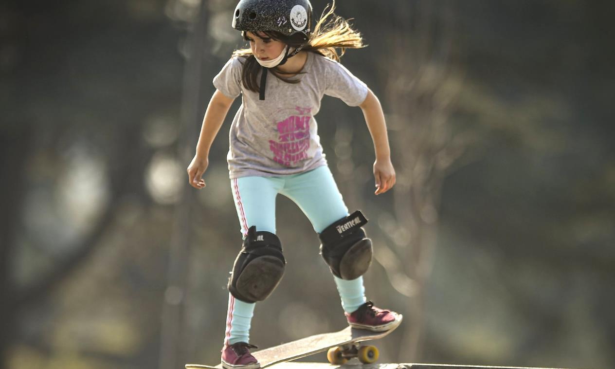 Why Don't Skateboarders Wear Helmets? Answered