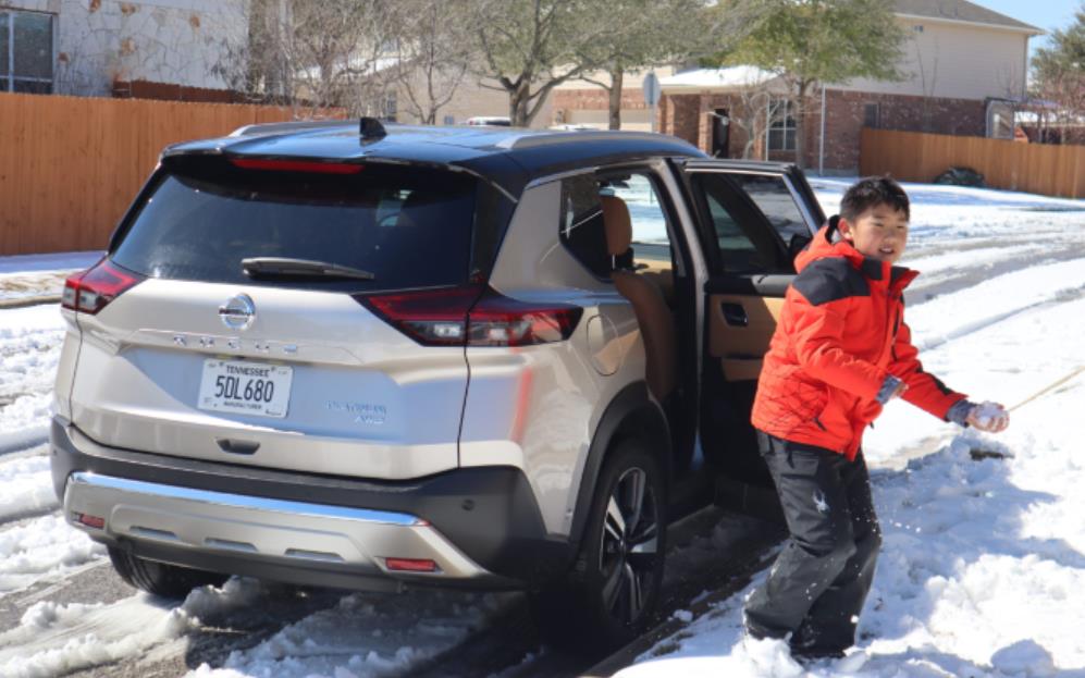 are-nissan-rogues-good-in-snow-capabilities-features