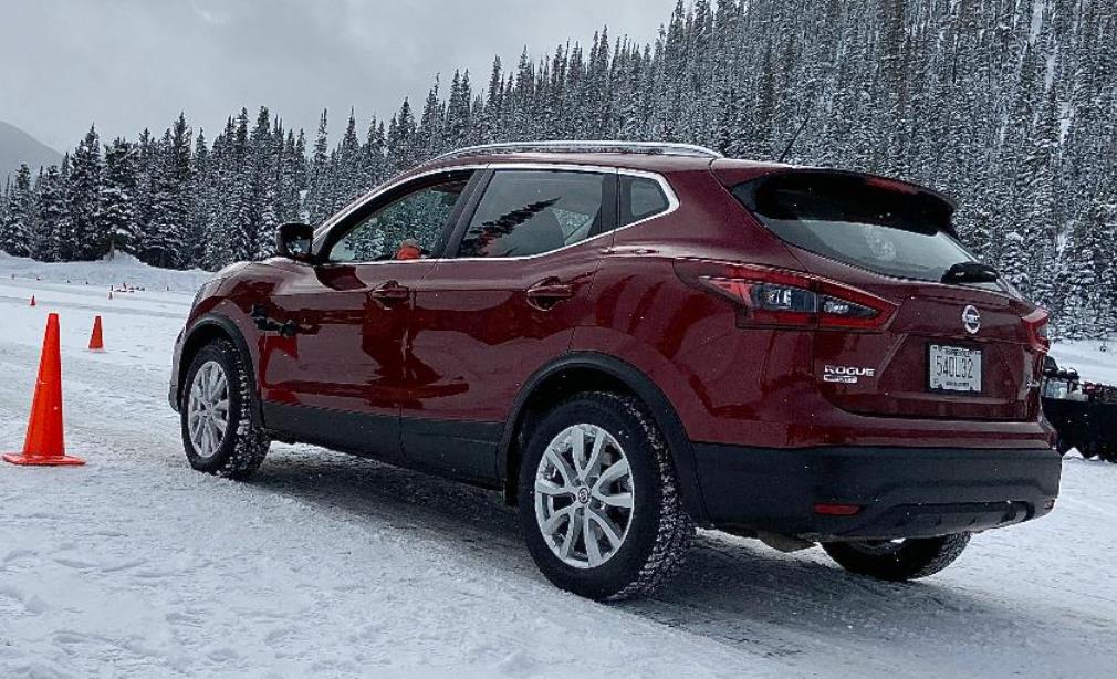 are-nissan-rogues-good-in-snow-capabilities-features