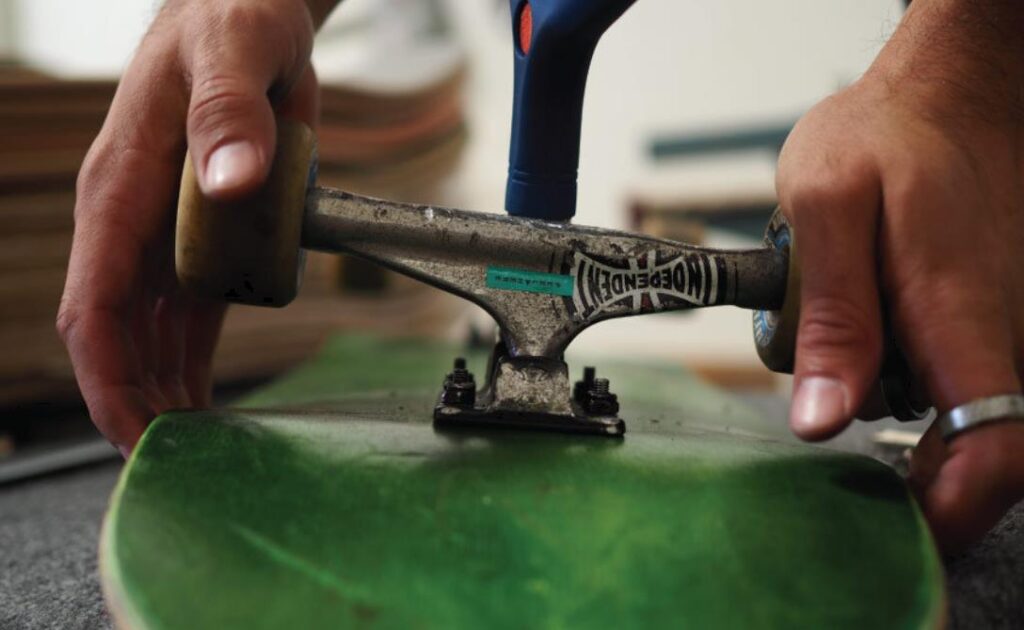 How To Loosen Skateboard Trucks? 4 Easy Steps