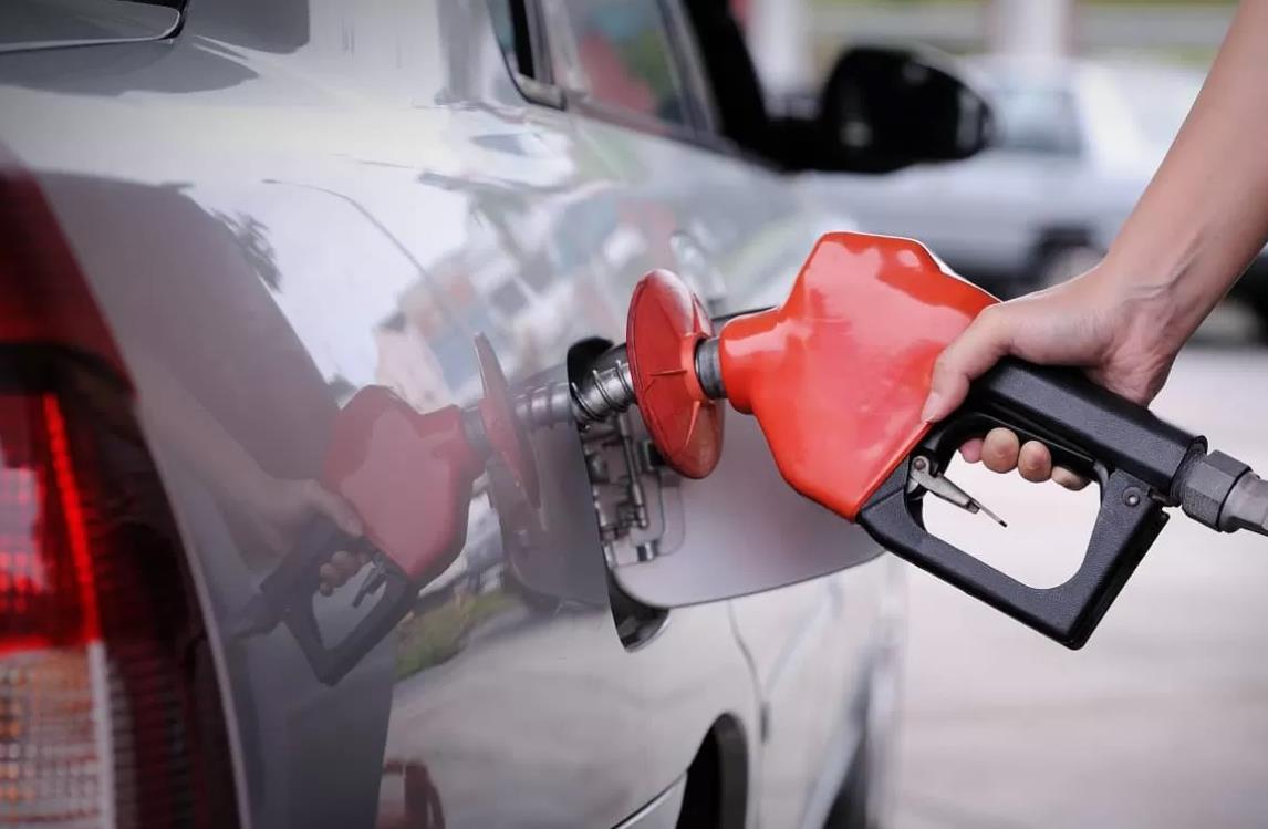 Can You Leave A Diesel Truck Running While Fueling? Answered