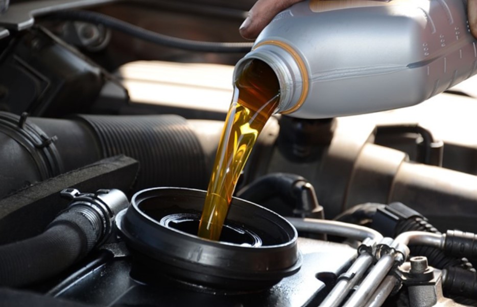 Does Engine Oil Expand When Hot? A Complete Breakdown