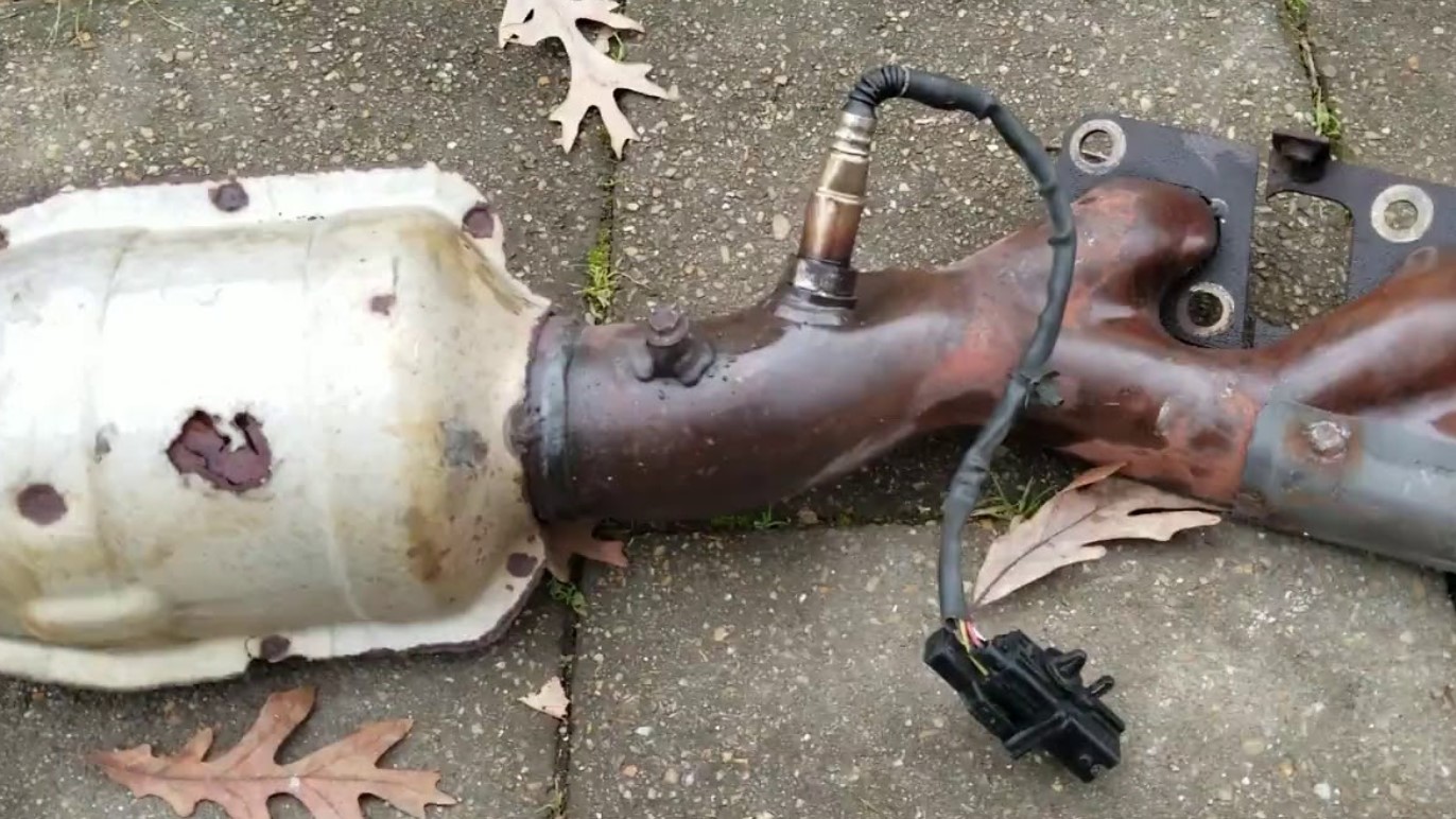 How Many Catalytic Converters Does A Nissan Armada Have?