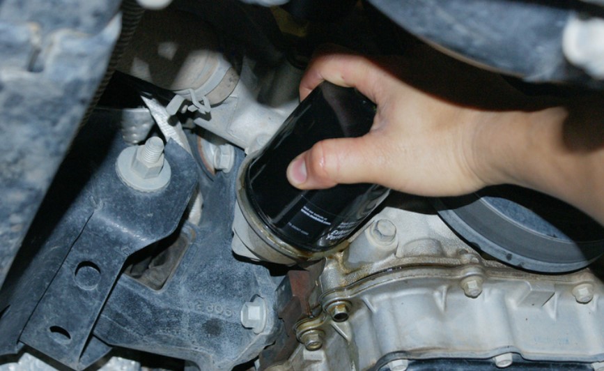 How Many Quarts Of Oil Does A 3.8 Engine Take? Answered