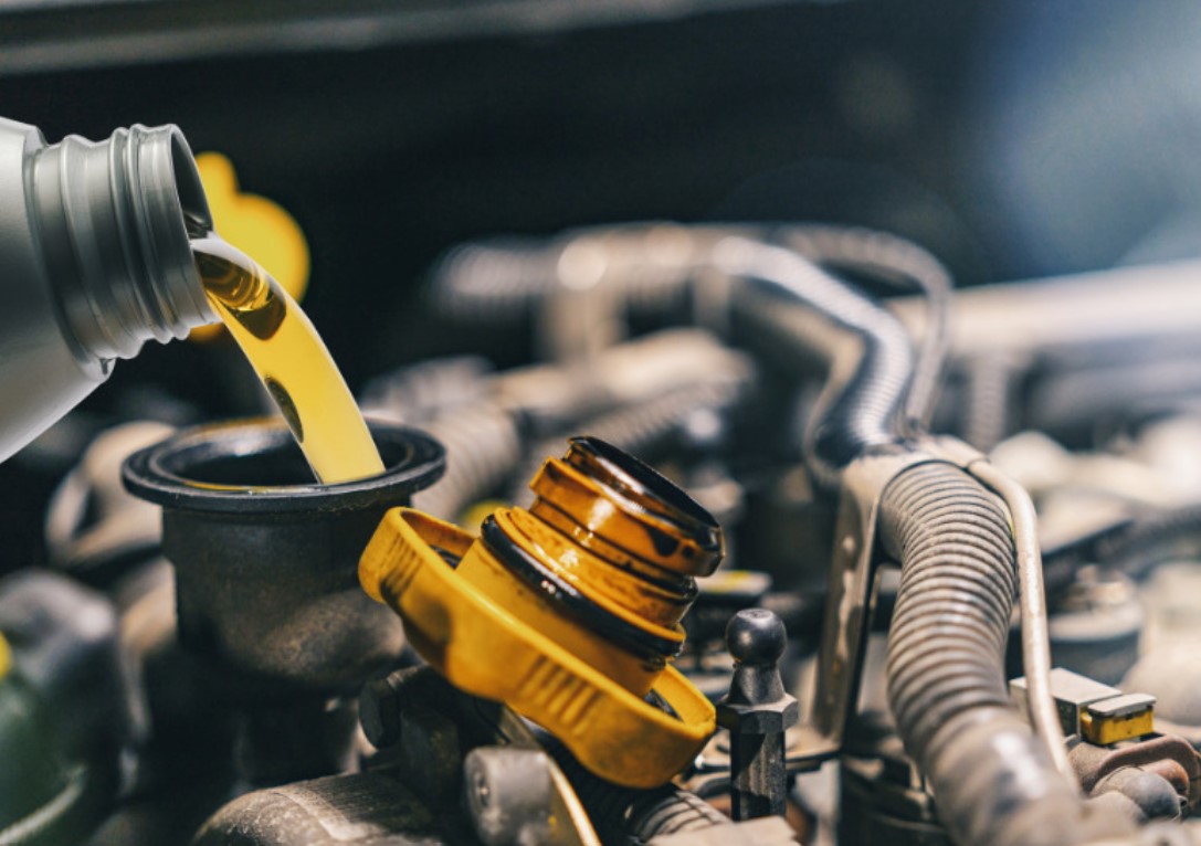 Does Engine Oil Expand When Hot? A Complete Breakdown