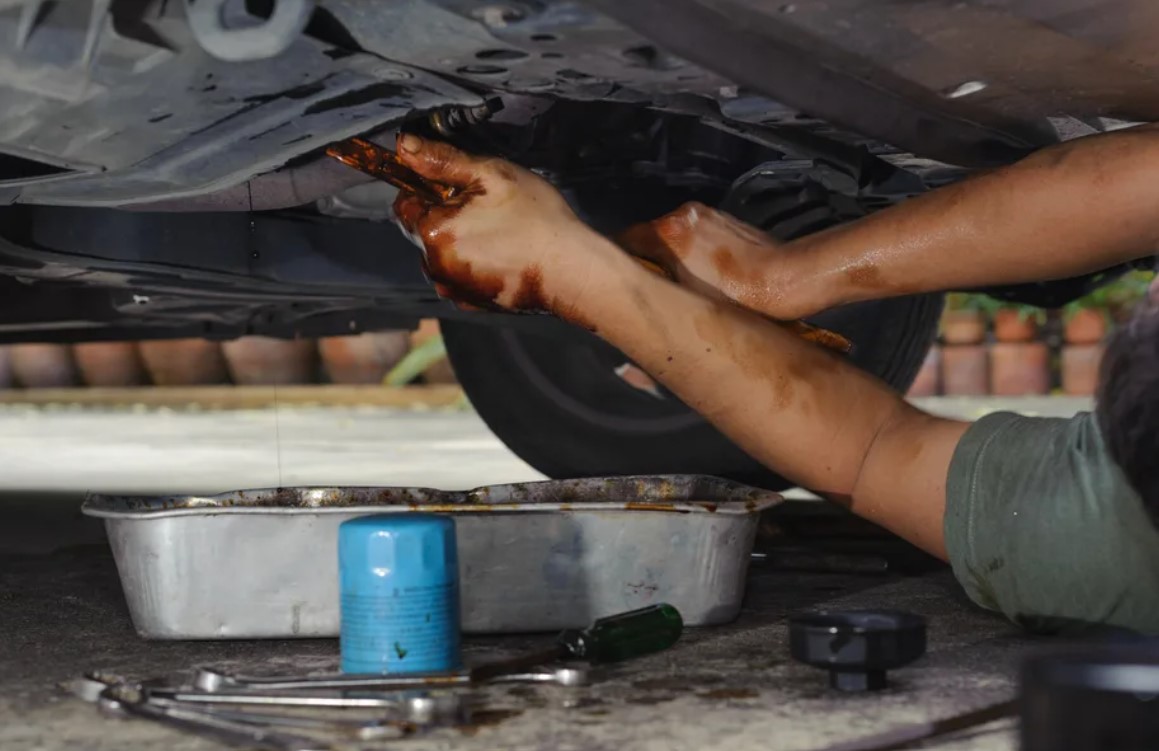 Can You Replace Oil Pan Without Removing Engine? Answered