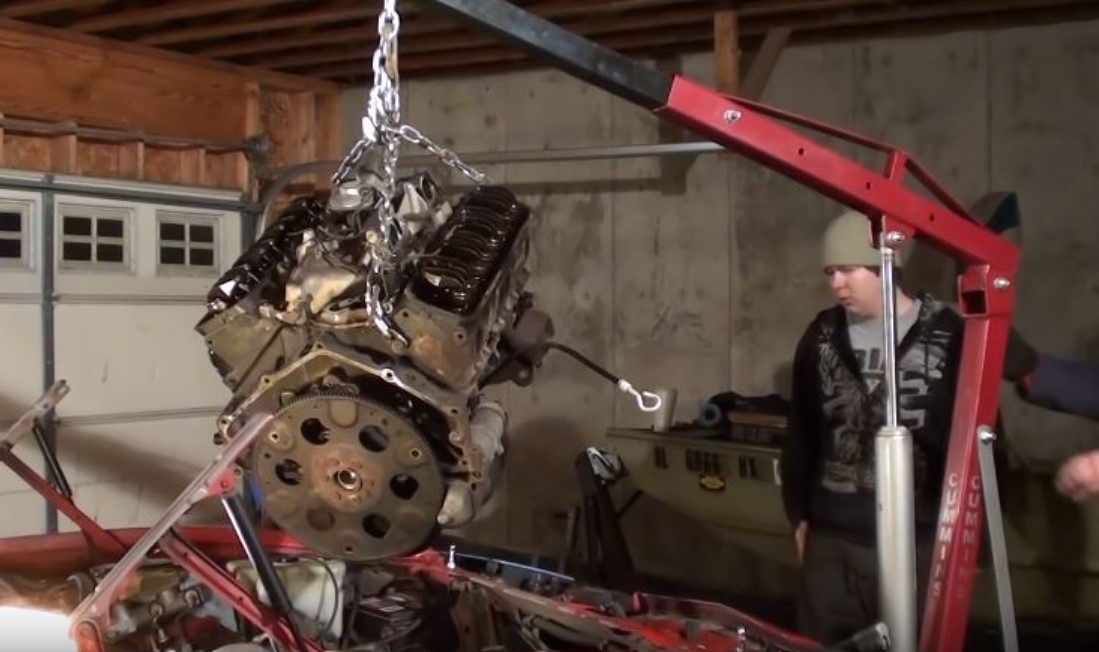 Where To Attach Chain To Pull Engine? Quick Answer
