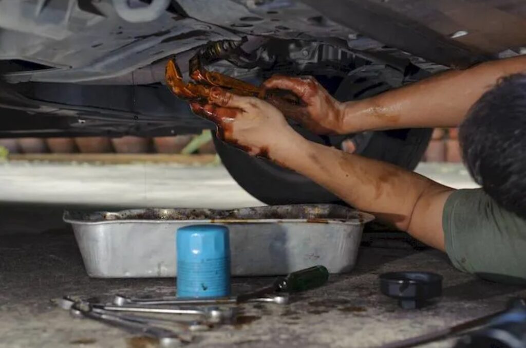 How To Remove Oil Pan Without Removing Engine? 10 Steps