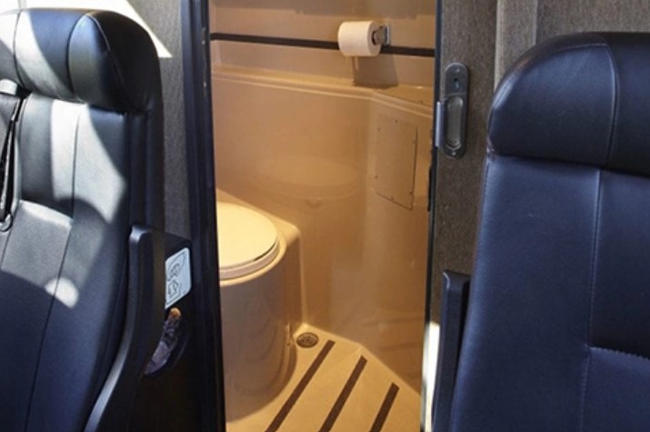 Do Trailways Buses Have Bathrooms? Quick Answer