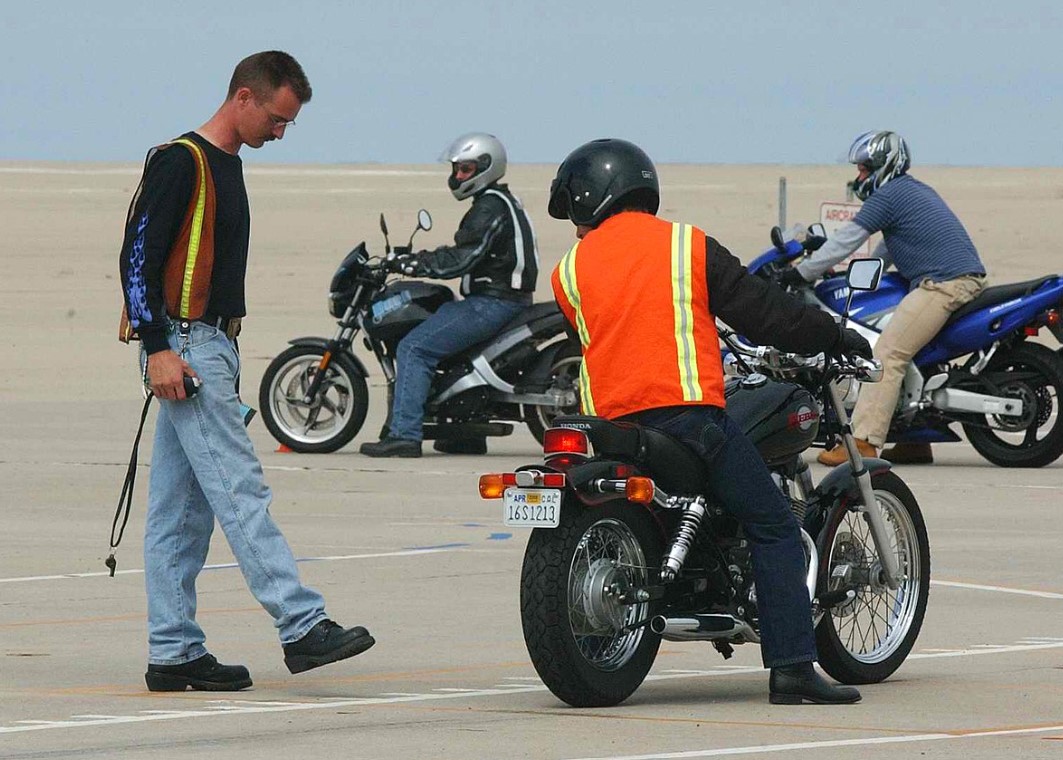 Is It Illegal To Stand Up On A Motorcycle? Answered